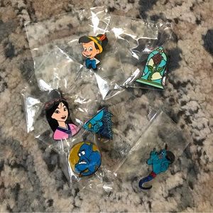 Disney Pin Bundle (6)